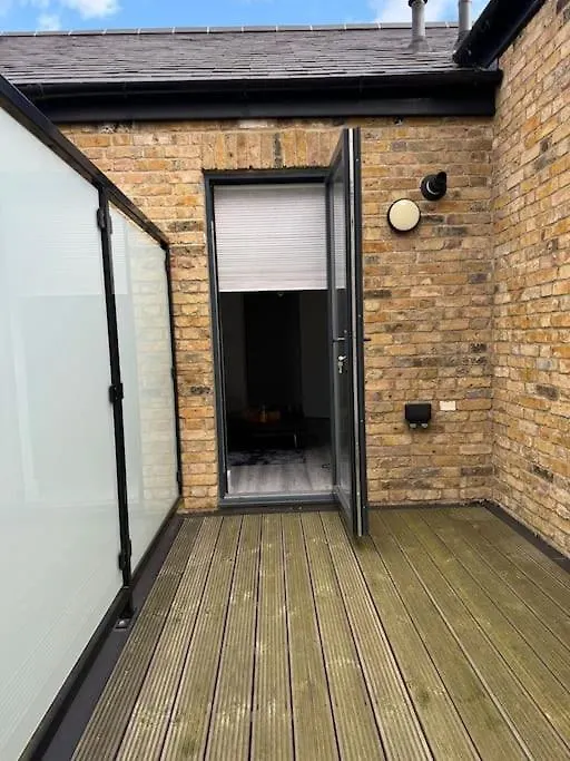 Modern Studio Apartment In The Heart Of Woolwich - 35 Minuets To Central London