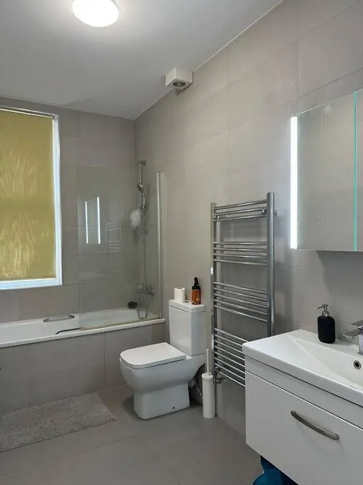 Modern Studio Apartment In The Heart Of Woolwich - 35 Minuets To Central London