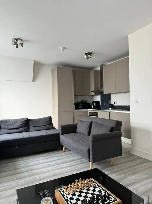 Modern Studio Apartment In The Heart Of Woolwich - 35 Minuets To Central London