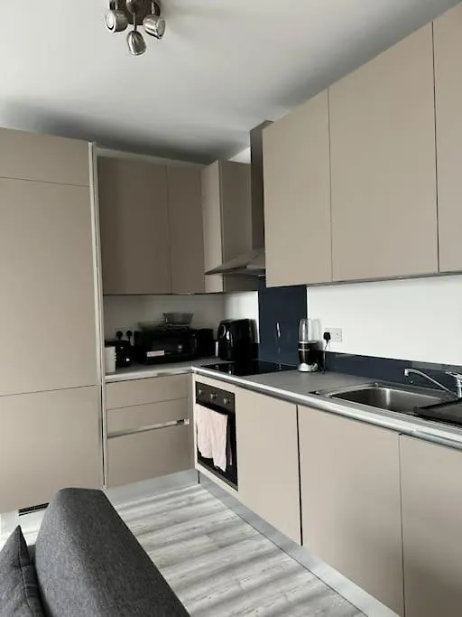 Modern Studio Apartment In The Heart Of Woolwich - 35 Minuets To Central London United Kingdom